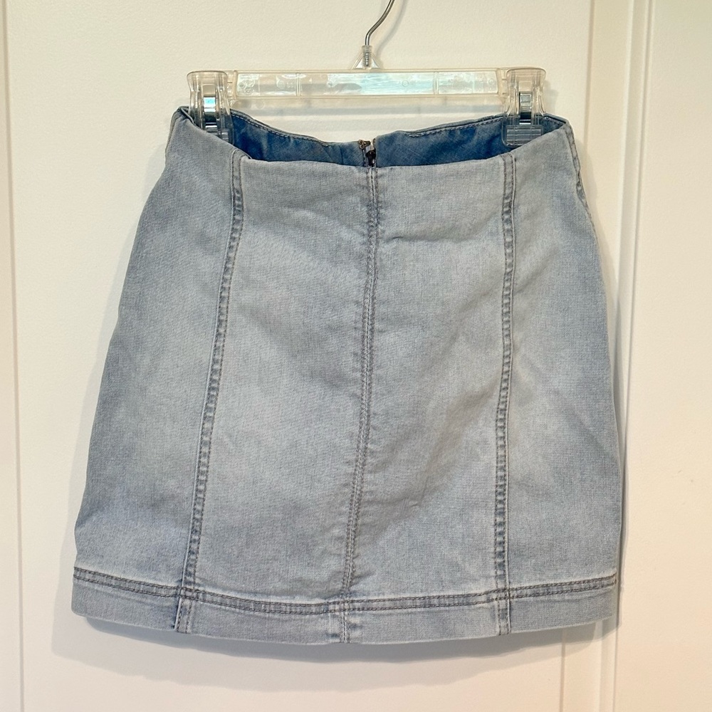 Women’s Stretchy Denim Mini Skirt Light Wash Color